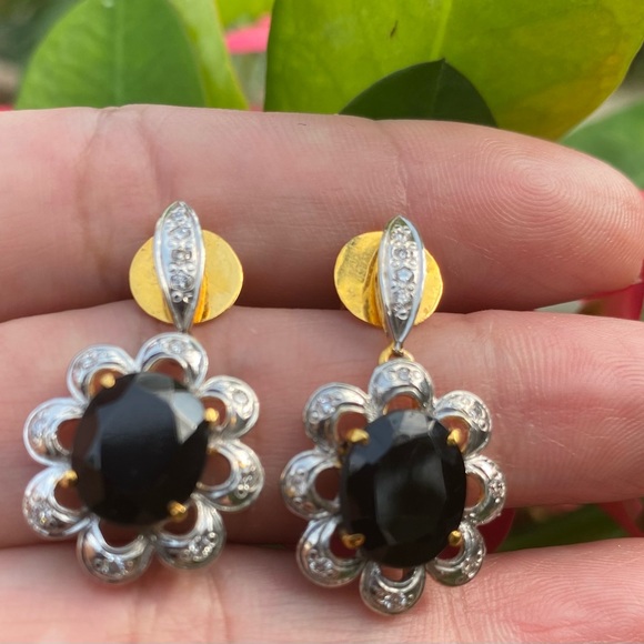 New Onyx & Diamond Drop Earrings in 18k Solid Gold - Picture 3 of 6
